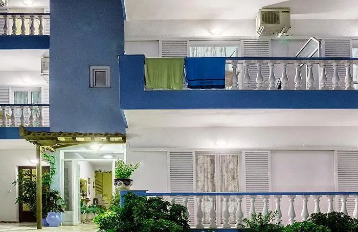 Ilias アパート *